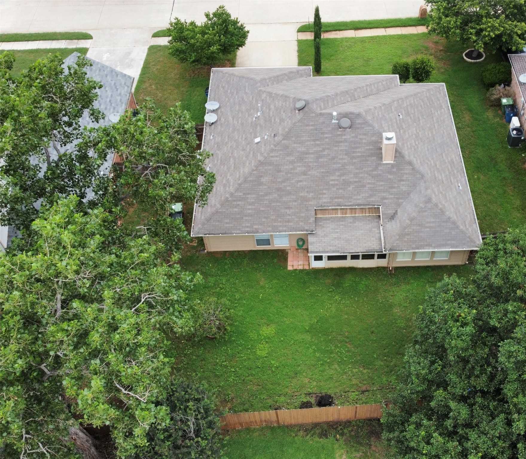 photo 2: 326 Ashley Oak Lane, Lake Dallas TX 75065