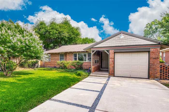 photo 2: 6126 Sudbury Drive, Dallas TX 75214