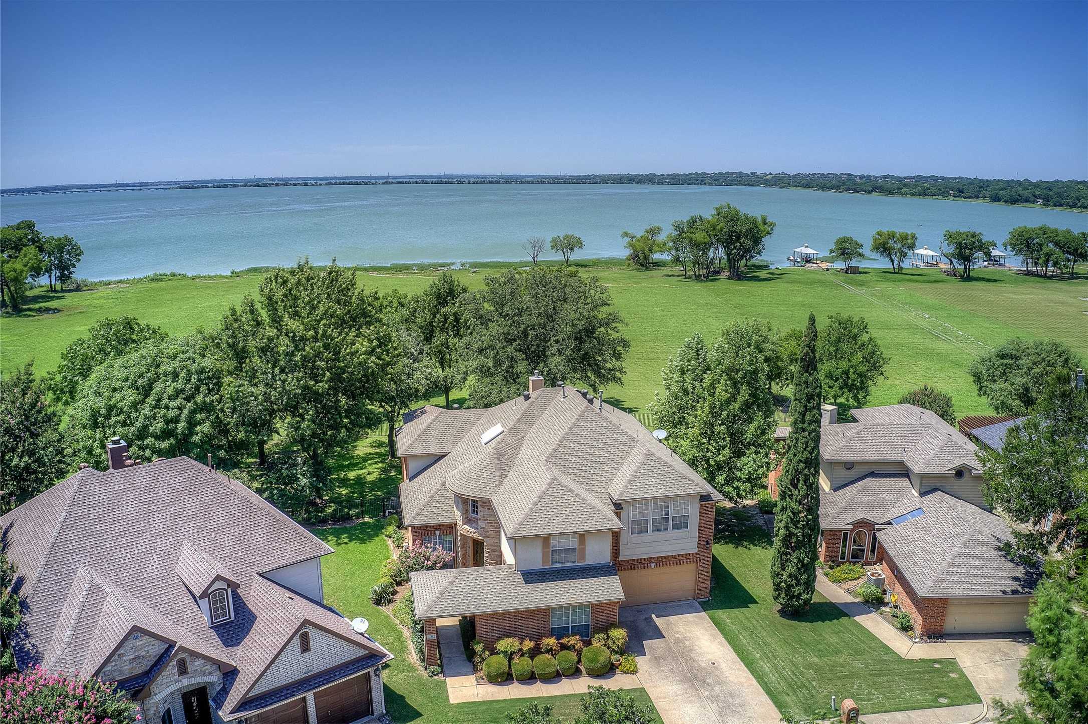 photo 2: 737 Turtle Cove Boulevard, Rockwall TX 75087