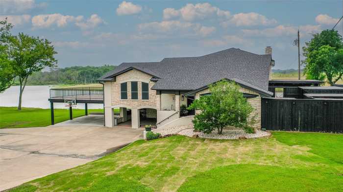 photo 2: 2402 Country Club Road, Ennis TX 75119