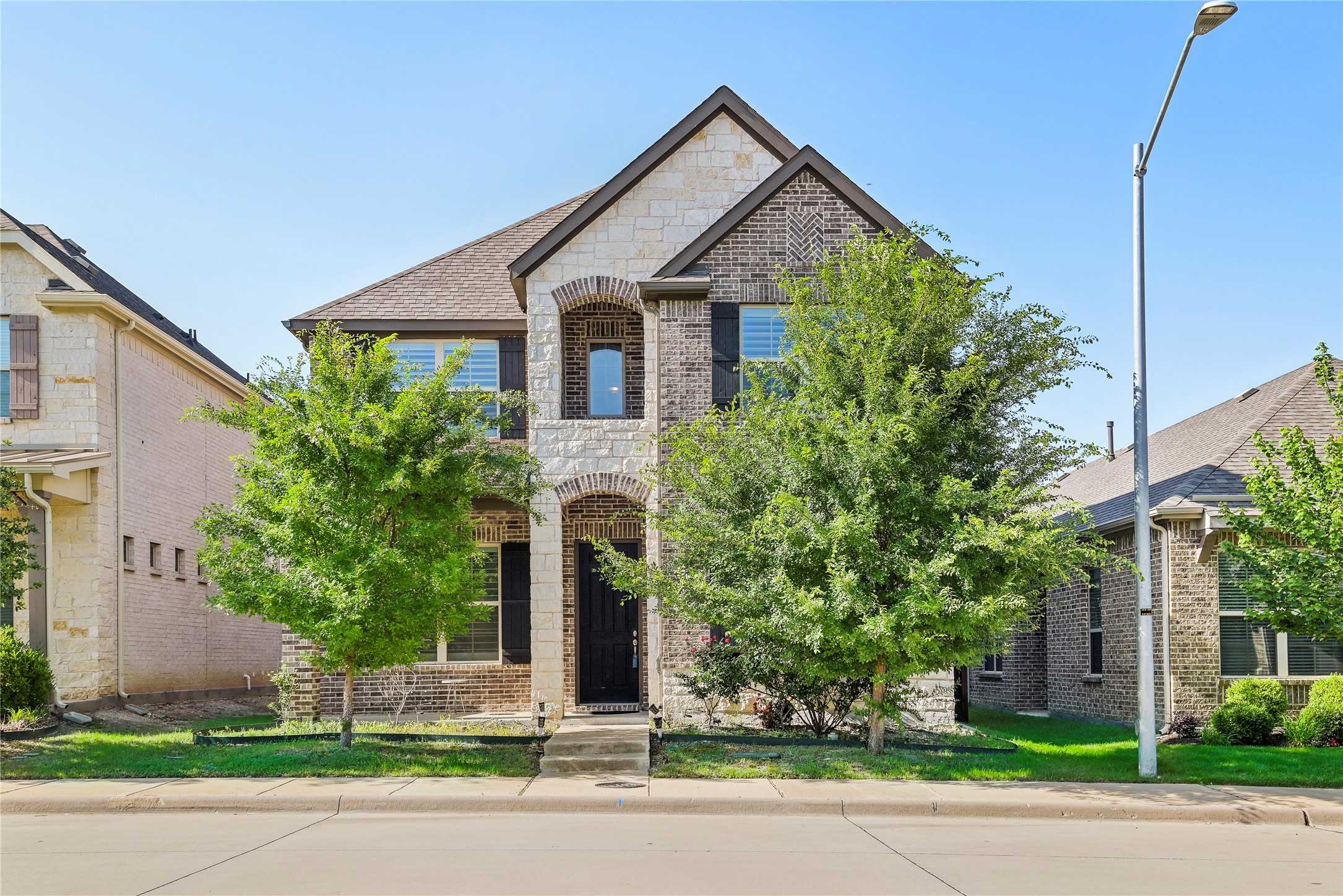 photo 2: 8234 Zoysia Lane, Dallas TX 75252