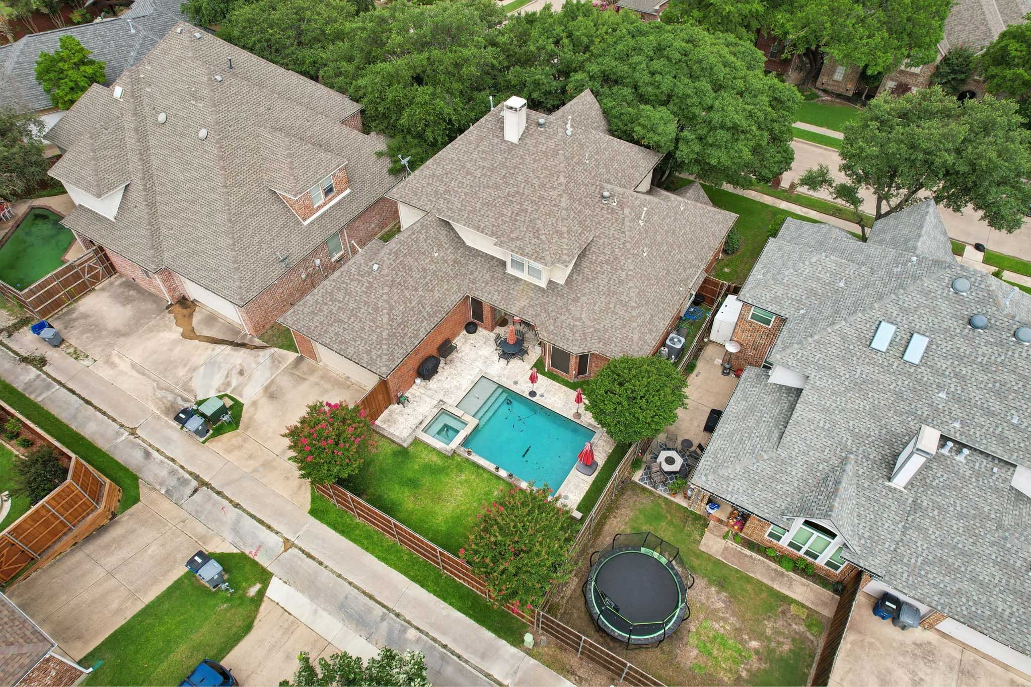 photo 1: 18708 Thorntree Lane, Dallas TX 75252