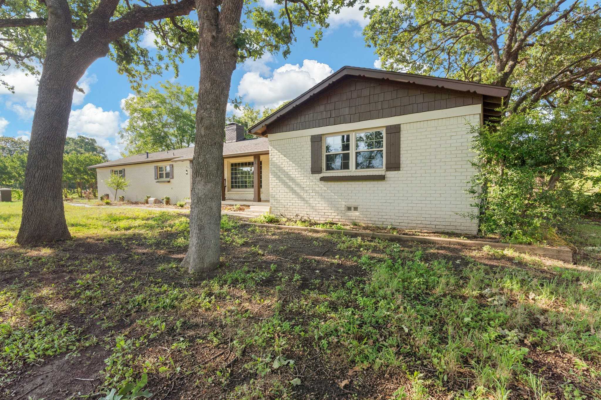 photo 1: 3104 W Sublett Road, Arlington TX 76017