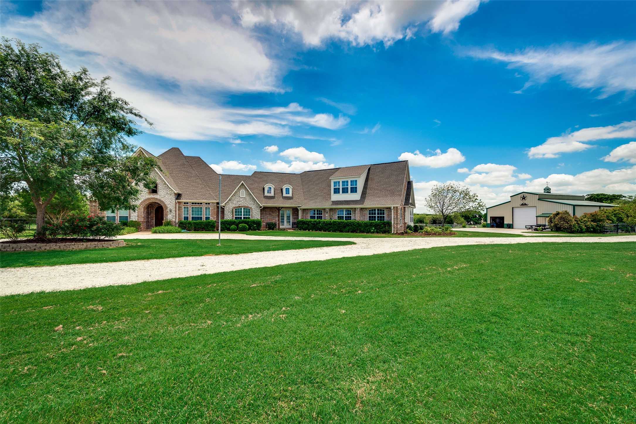 photo 3: 5750 E Lone Oak Road, Valley View TX 76272