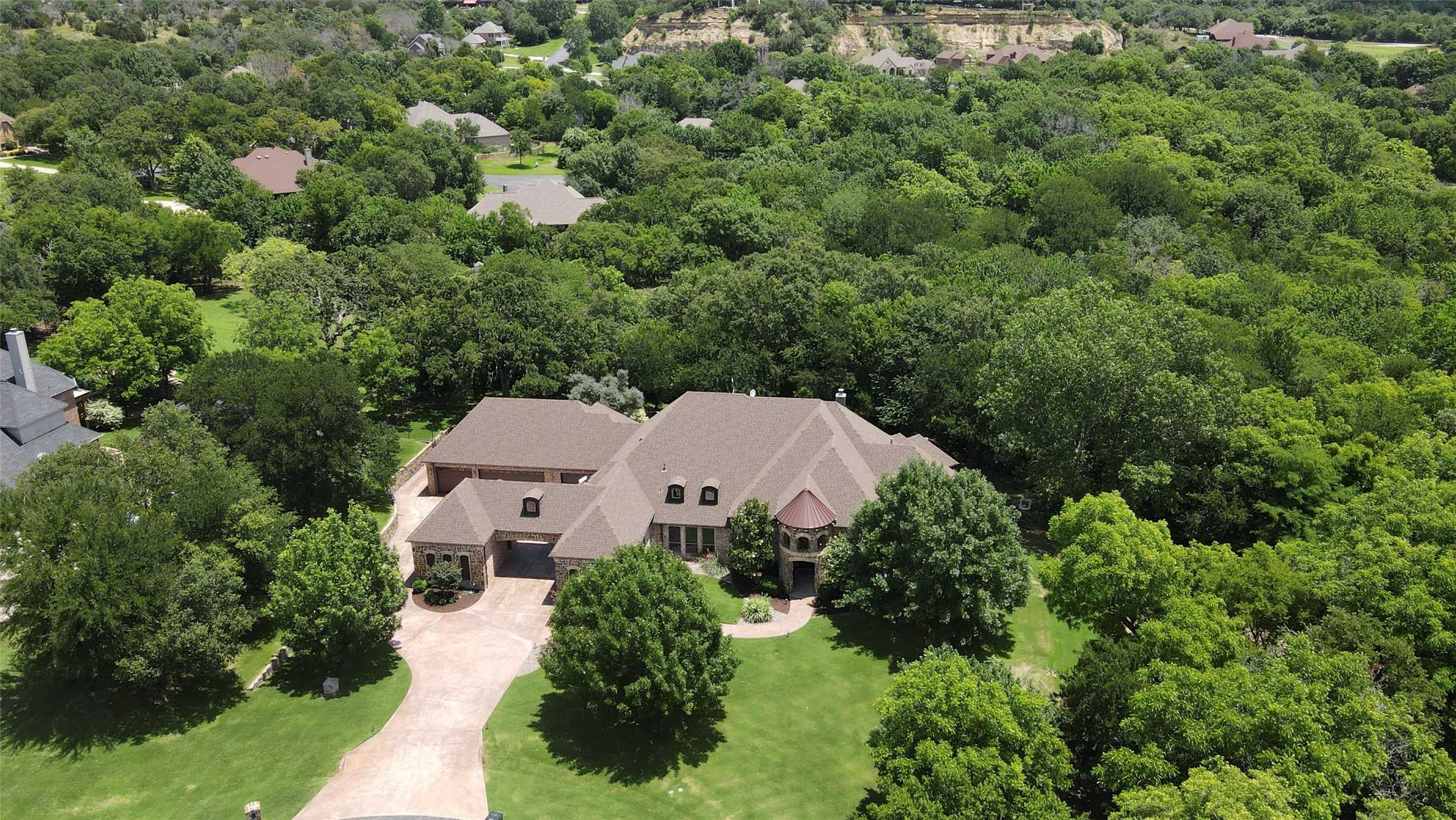 photo 2: 4400 La Cantera Court, Fort Worth TX 76108