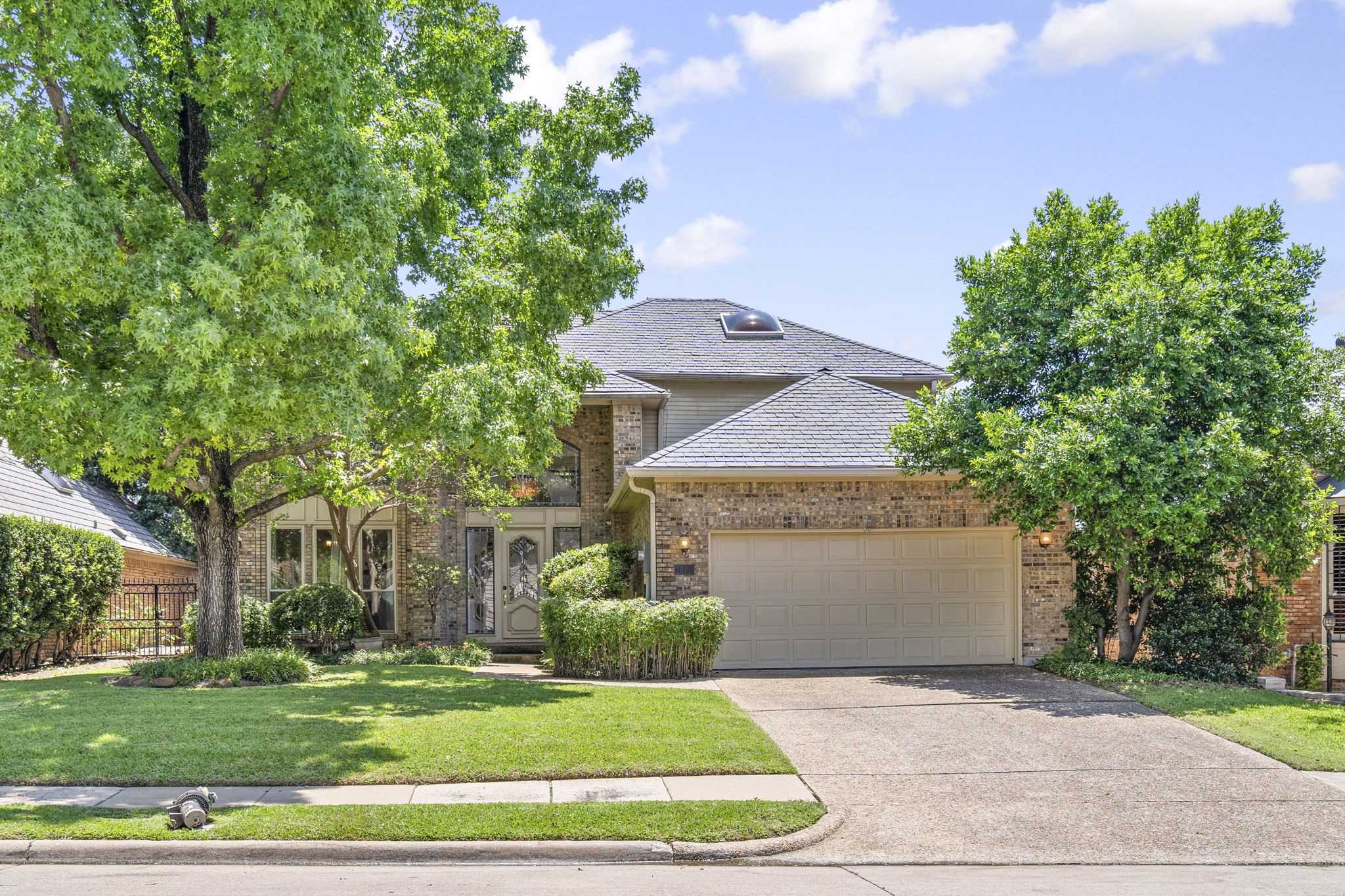 photo 1: 1600 Travis Circle S, Irving TX 75038