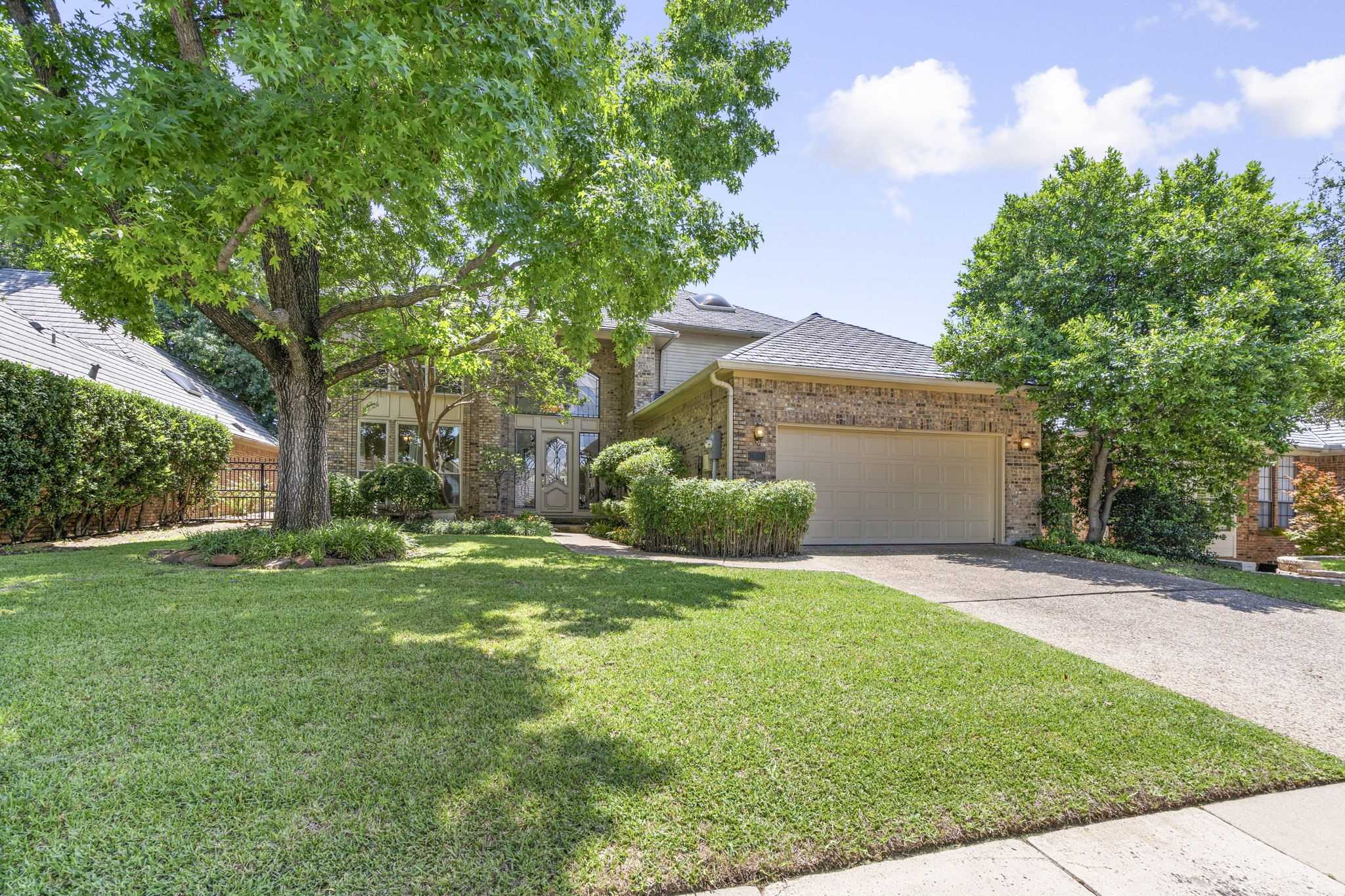 photo 2: 1600 Travis Circle S, Irving TX 75038