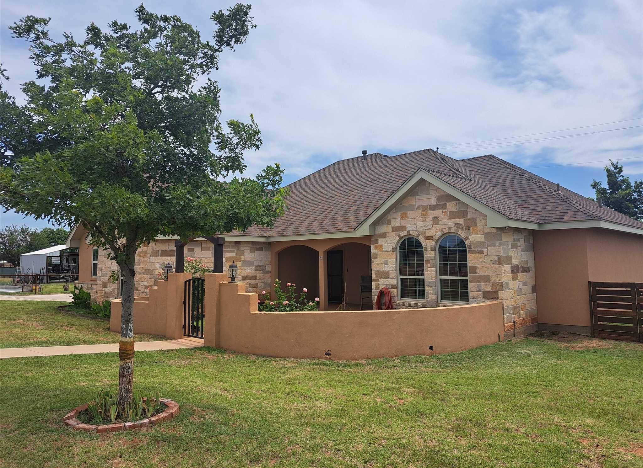 photo 2: 928 Hillside Road, Sweetwater TX 79556