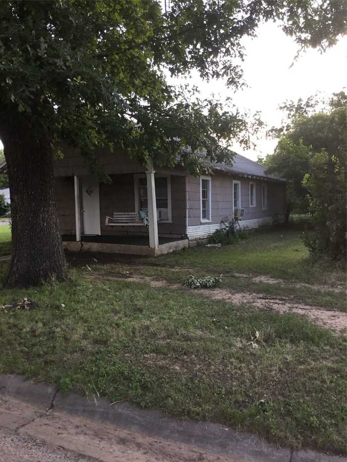 photo 1: 601 Ave. E, Olney TX 76374