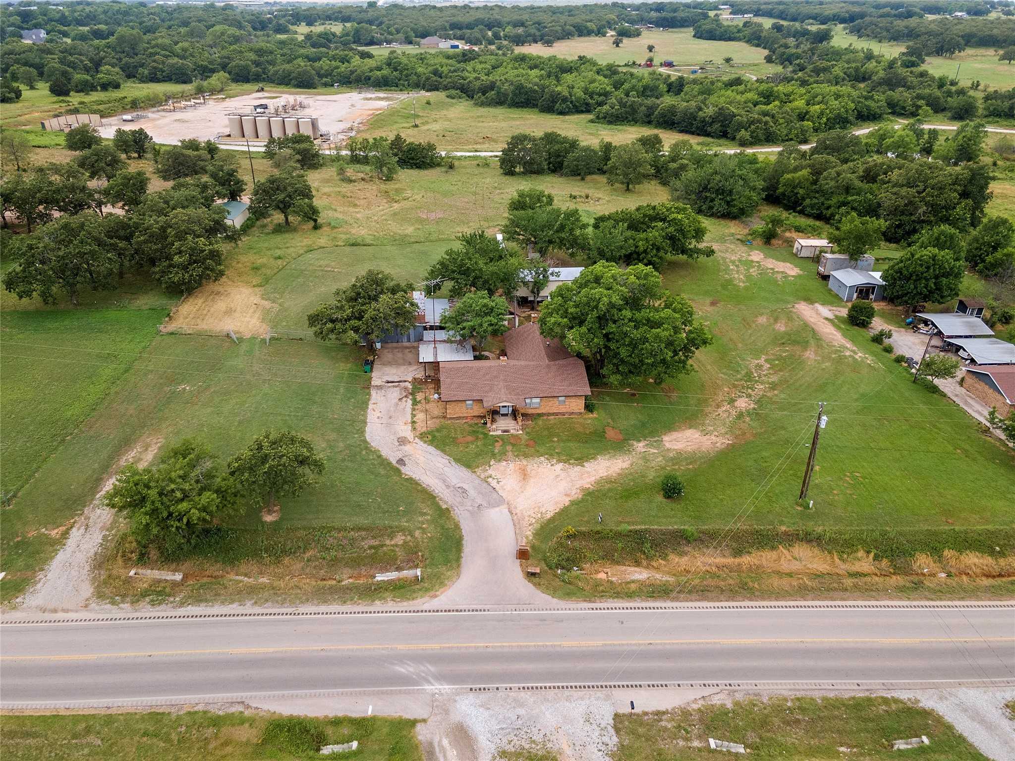 photo 1: 1501 Fm 1816, Bowie TX 76230