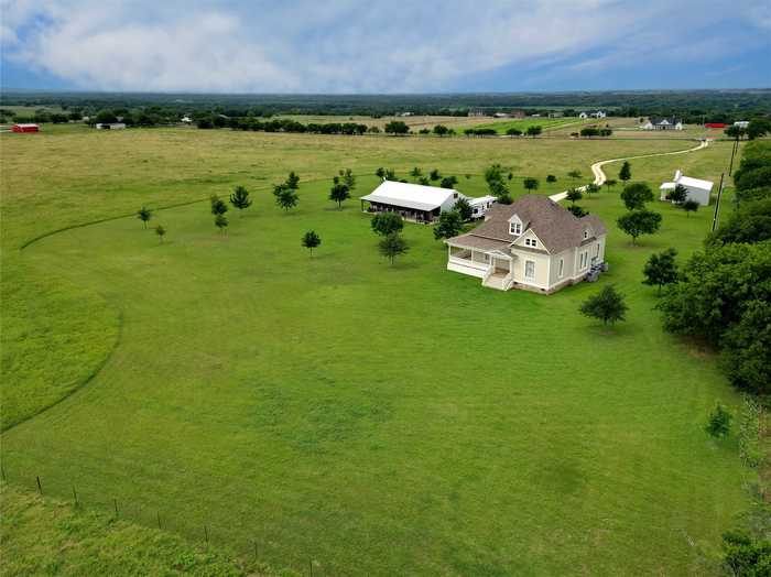 photo 1: 5501 County Road 206, Grandview TX 76050