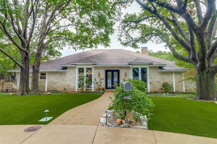 photo 1: 8826 Vista Oaks Circle, Dallas TX 75243