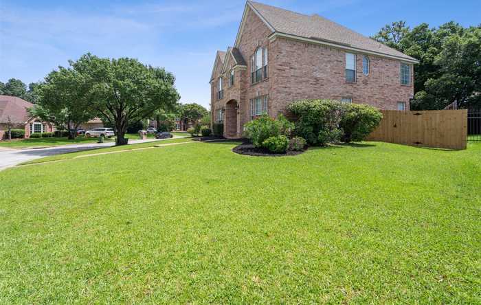 photo 2: 2415 N Hunter Place Lane, Arlington TX 76006