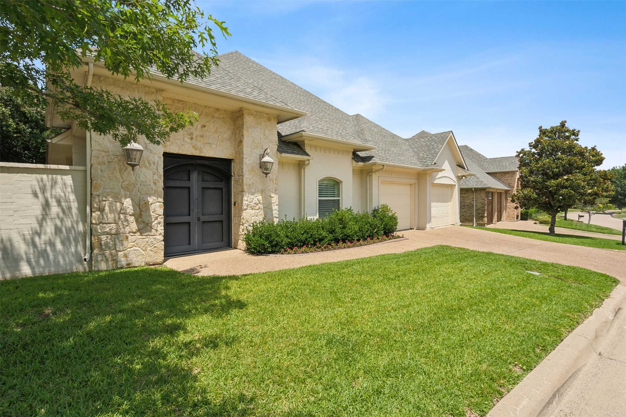 photo 1: 1204 Gabriel Lane, Fort Worth TX 76116