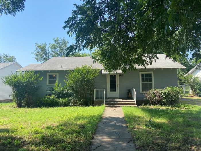 photo 1: 1103 Payne, Olney TX 76374