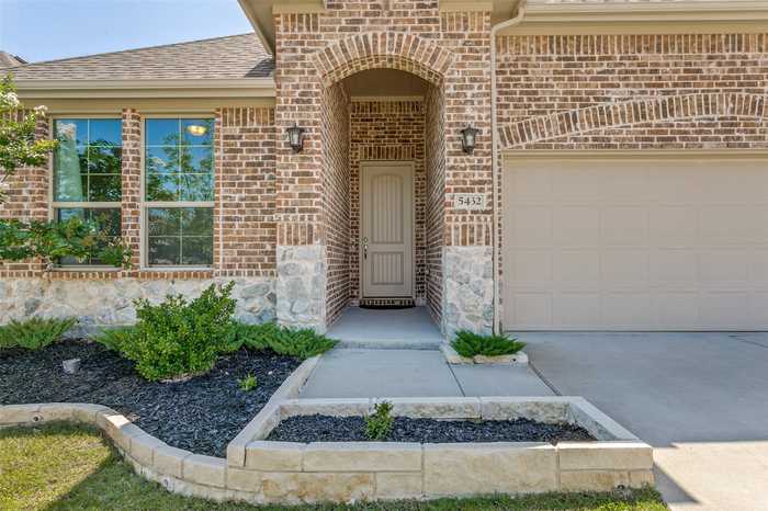 photo 2: 5432 High Pointe Drive, Haltom City TX 76137