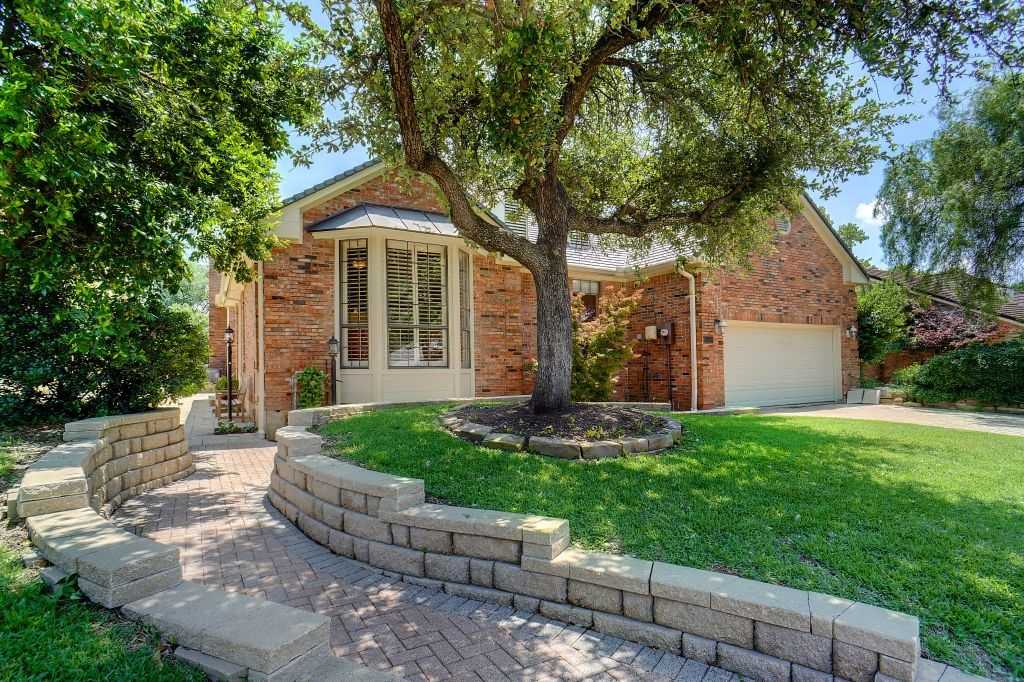 photo 1: 1604 Travis Circle S, Irving TX 75038