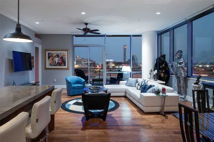 photo 1: 2200 Victory Avenue Unit 905, Dallas TX 75219