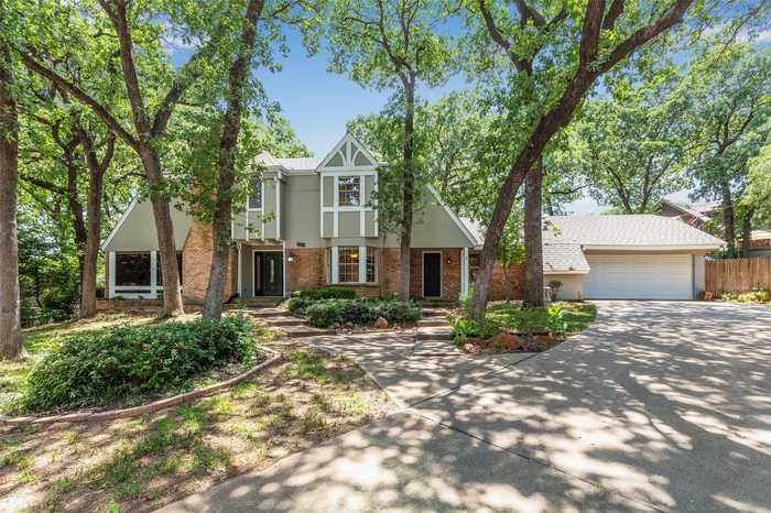 photo 1: 2512 Oak Manor Court, Arlington TX 76012