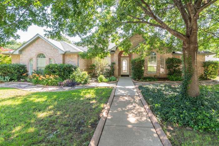 photo 1: 813 Hunters Glen Trail, Fort Worth TX 76120