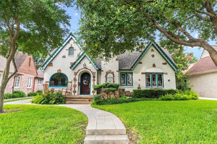 photo 1: 4537 N Versailles Avenue, Highland Park TX 75205