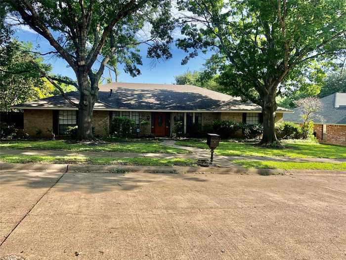 photo 1: 141 Palmer Circle, Lancaster TX 75146