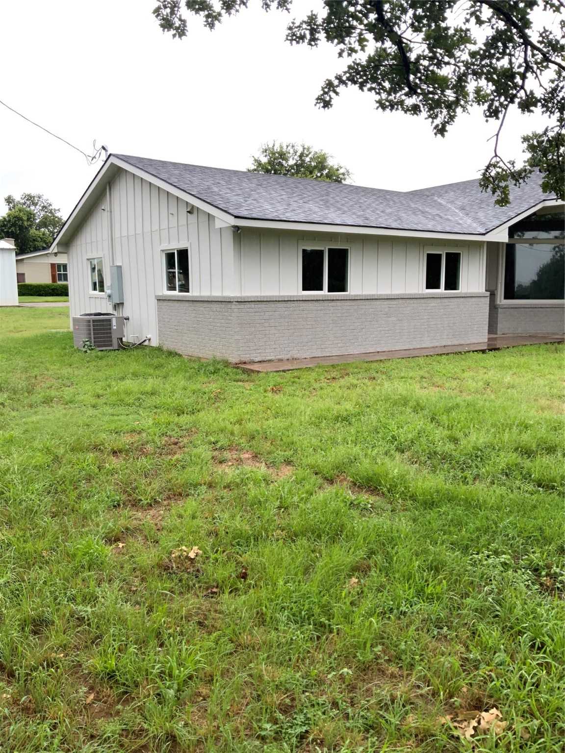 photo 3: 101 Brad Street, Jacksboro TX 76458