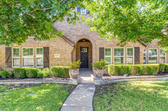 photo 1: 11901 Carlin Drive, Fort Worth TX 76108