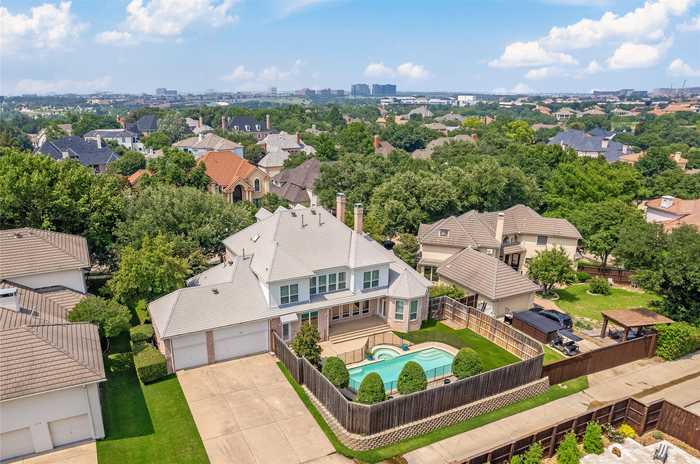 photo 2: 1608 Driskill Drive, Irving TX 75038