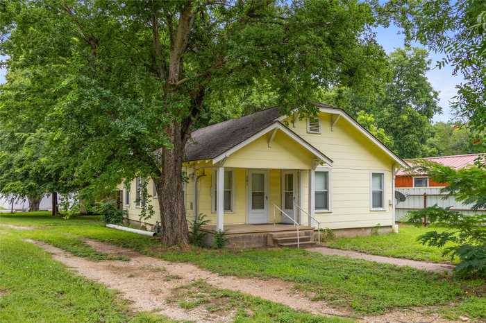 photo 1: 701 S Austin Street, De Leon TX 76444