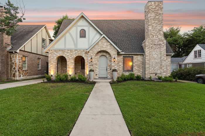 photo 1: 5318 Mccommas Boulevard, Dallas TX 75206