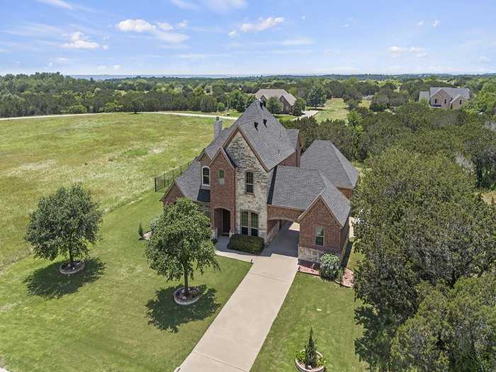 photo 2: 7812 Retreat Boulevard, Cleburne TX 76033