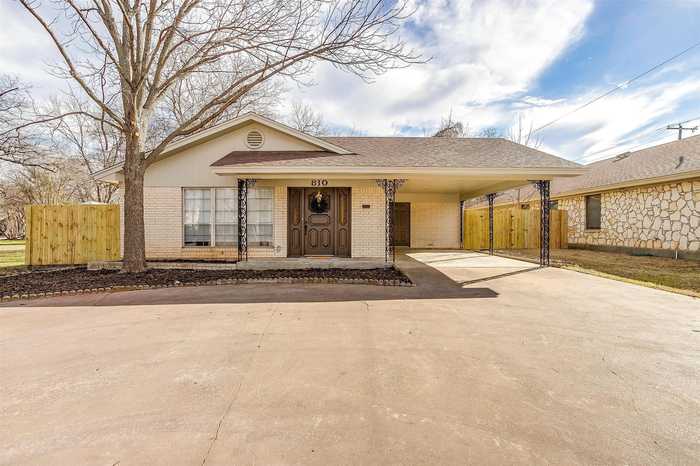 photo 2: 810 W 5th Street, Clifton TX 76634