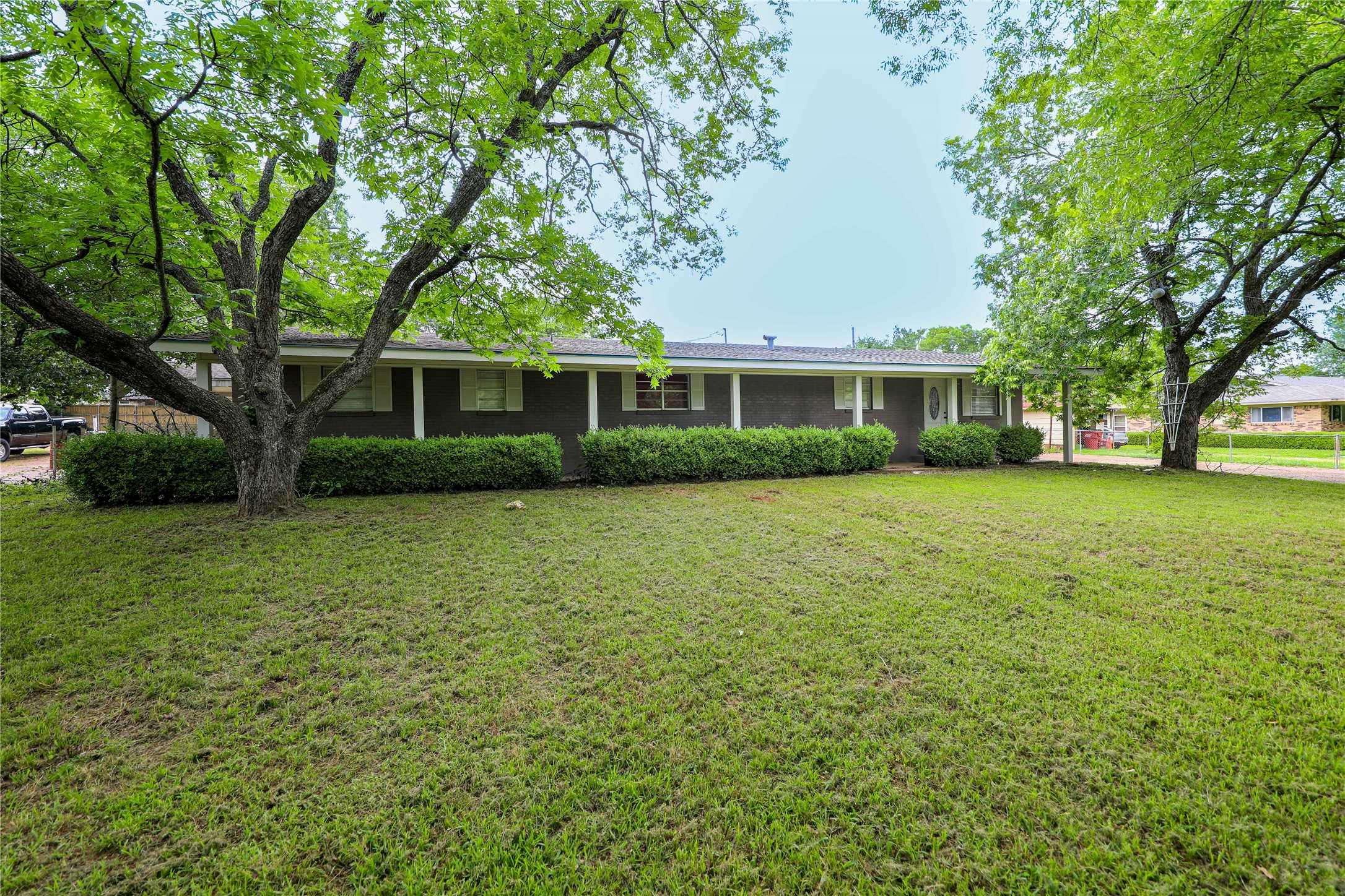 photo 2: 500 Mansfield Road, Reno TX 75462