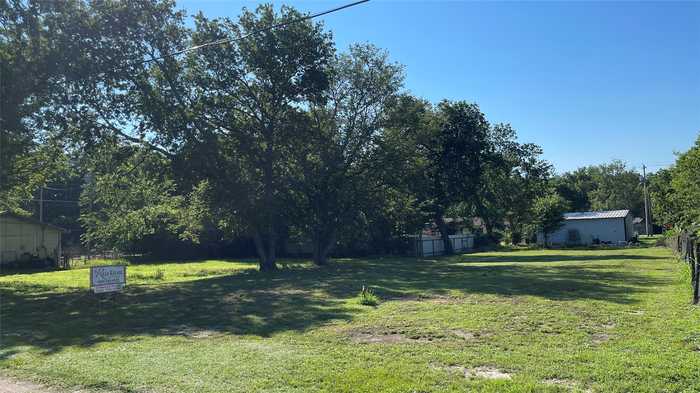 photo 1: 304 E Crump, Saint Jo TX 76265