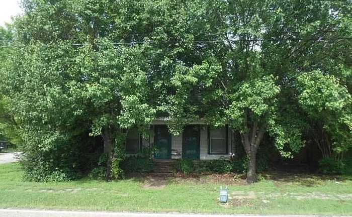 photo 1: 404 S Pearl Street, Trenton TX 75490