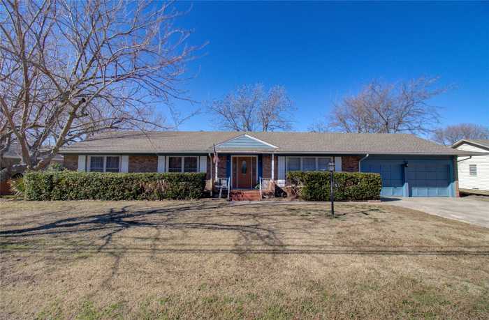 photo 1: 713 N Union Street, Whitesboro TX 76273