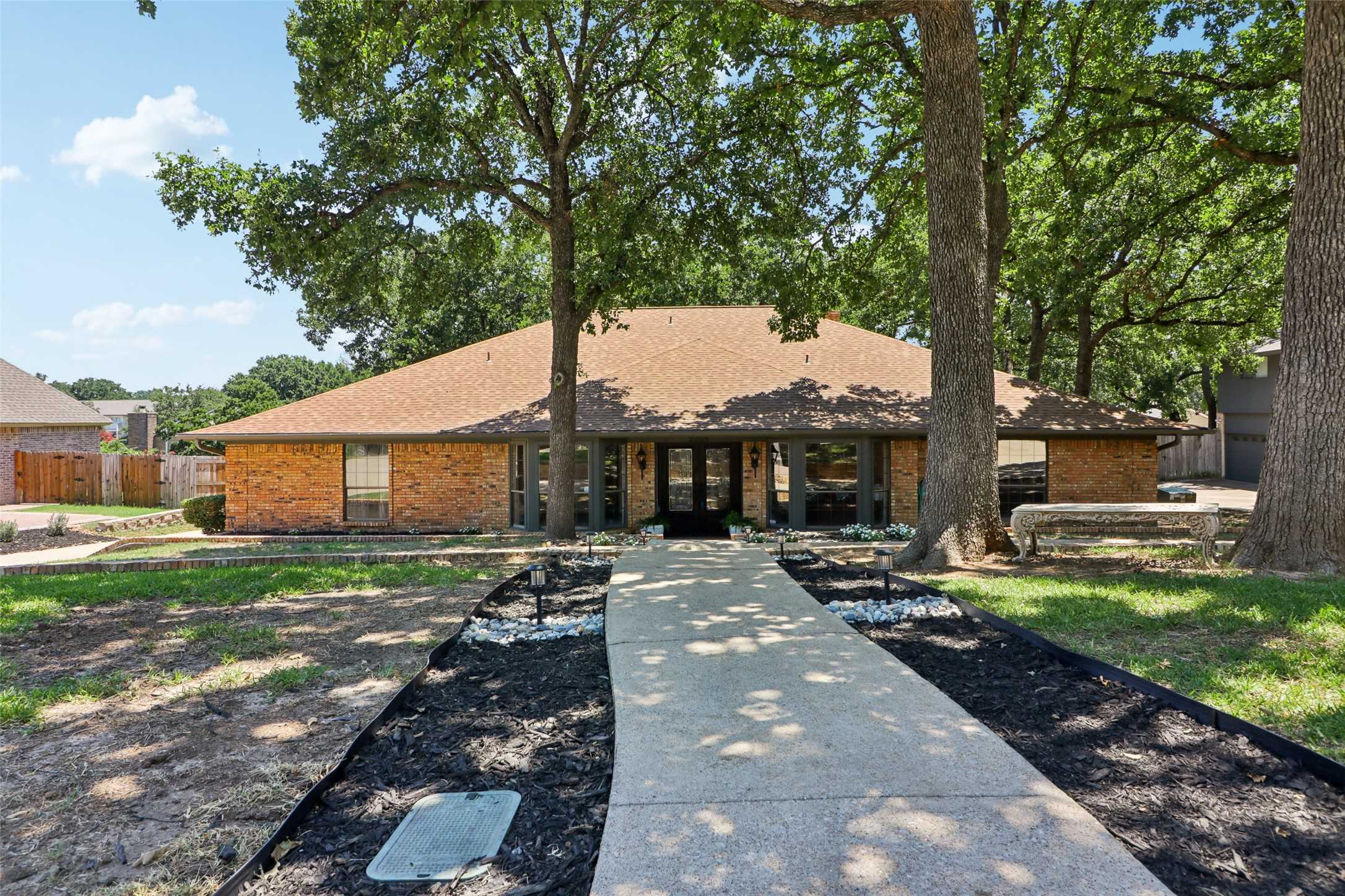 photo 2: 2205 Adams Drive, Arlington TX 76011