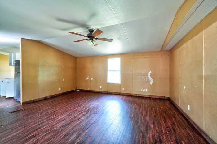 photo 2: 805 SW 22nd Street, Mineral Wells TX 76067