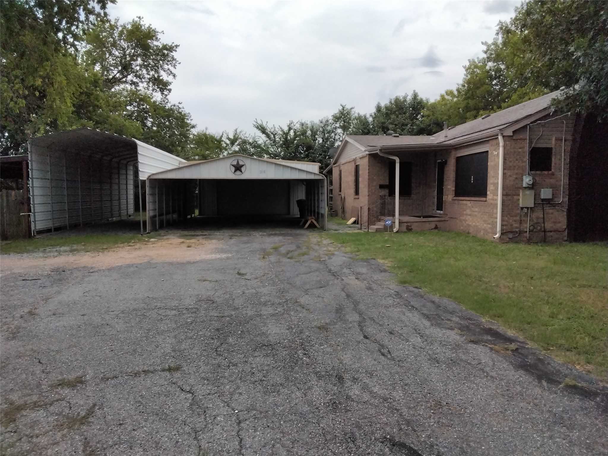 photo 3: 208 W McLain Drive, Sherman TX 75092