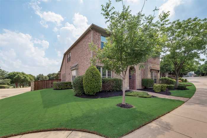 photo 2: 2624 Sir Wade Way, Lewisville TX 75056