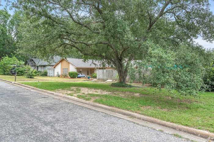 photo 2: 223 Guadalupe Drive, Athens TX 75751