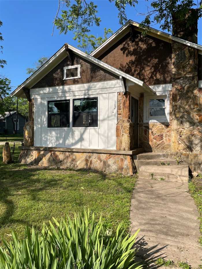 photo 1: 102 Walnut Avenue, Walnut Springs TX 76690