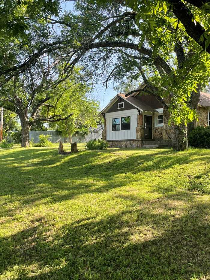 photo 2: 102 Walnut Avenue, Walnut Springs TX 76690