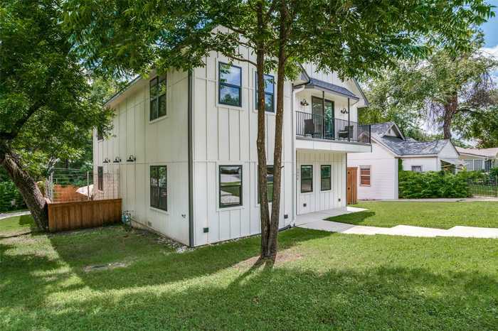 photo 2: 1000 Cameron Avenue, Dallas TX 75223