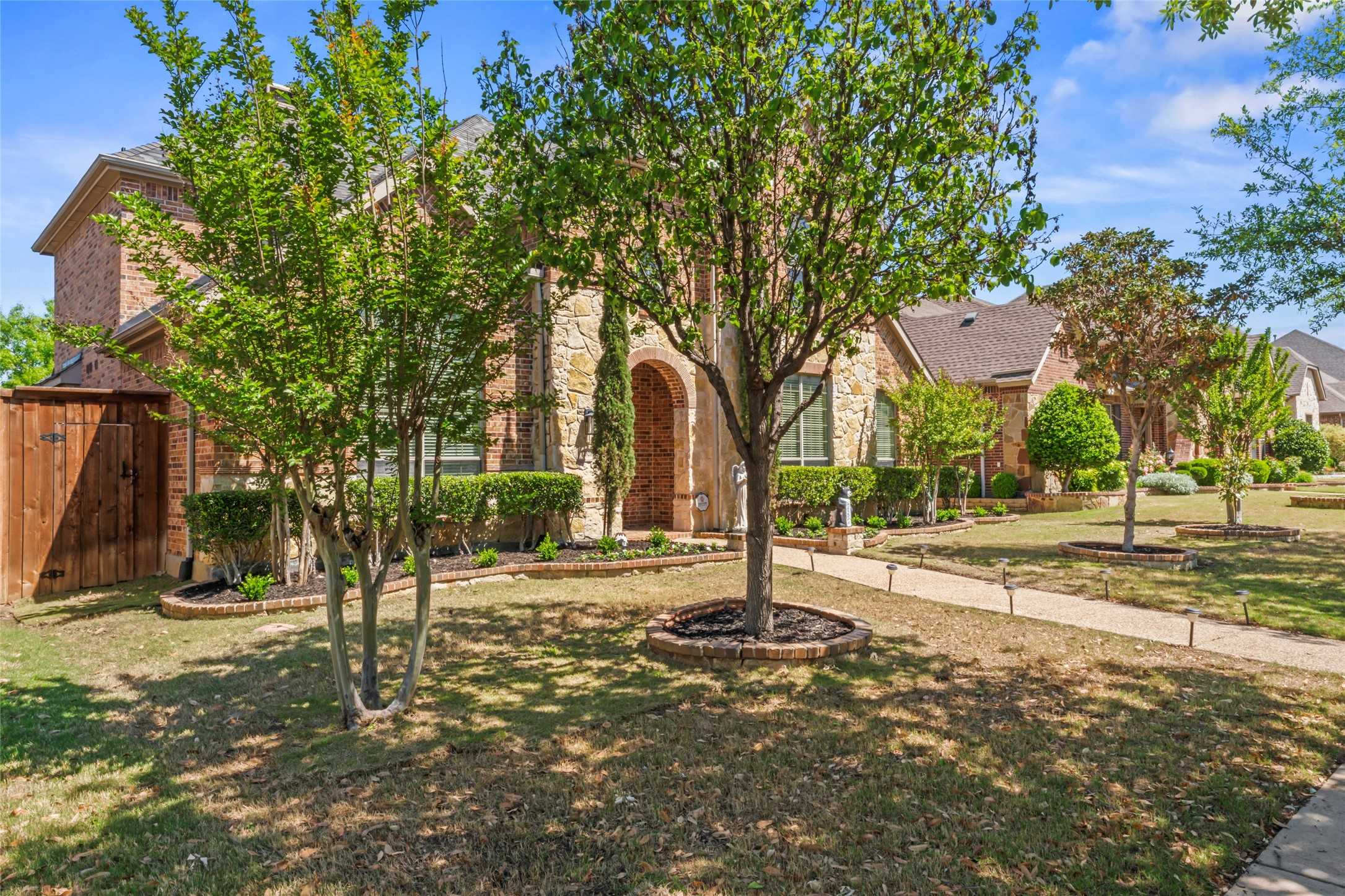 photo 3: 2321 Almsbury Lane, Lewisville TX 75056