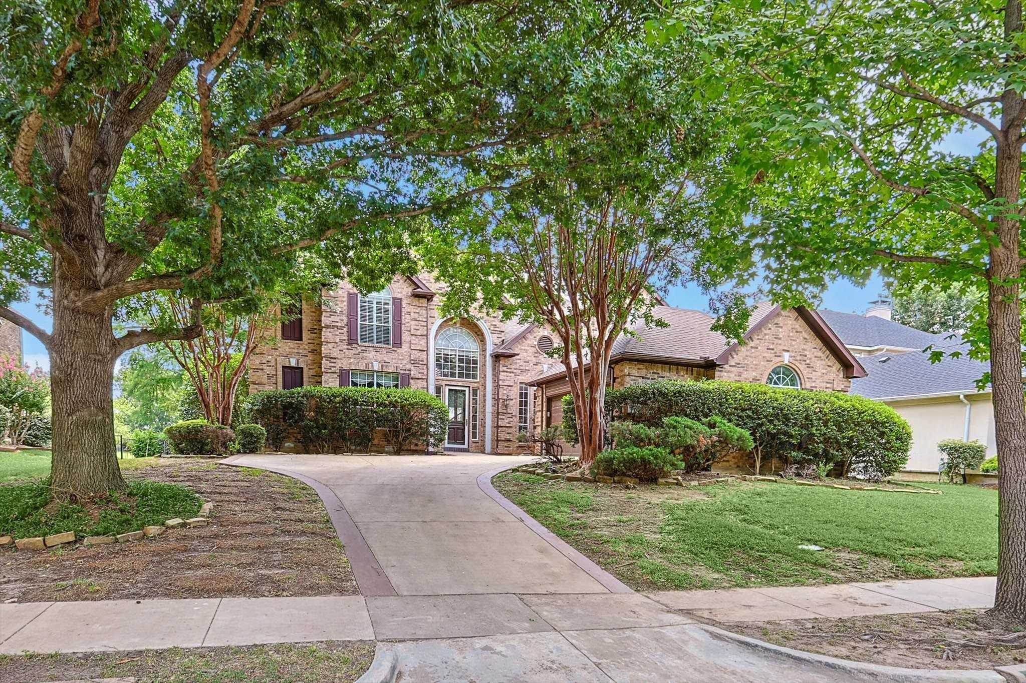 photo 1: 7614 Sweetgum Drive, Irving TX 75063