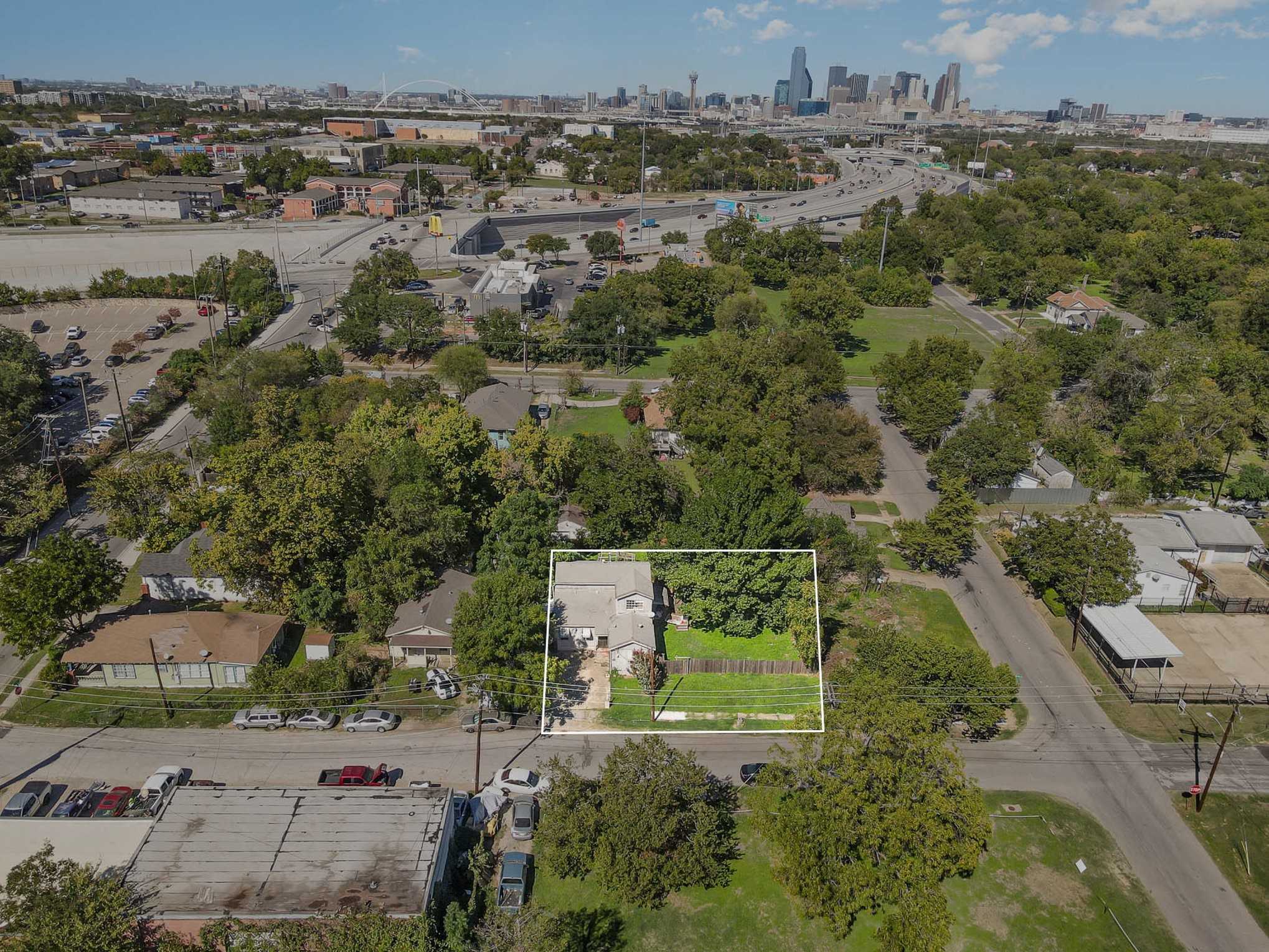 photo 2: 815 Viola Street, Dallas TX 75203