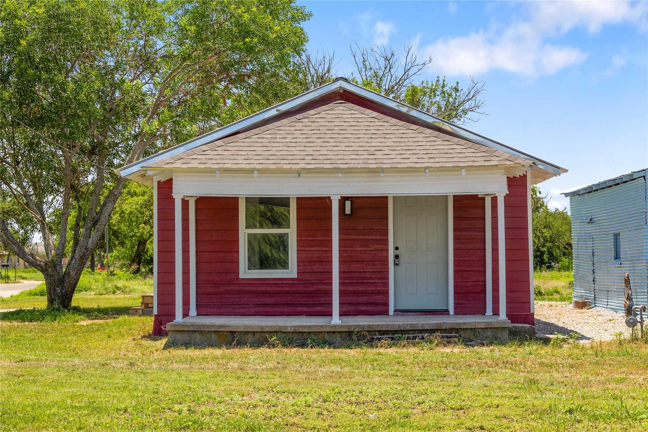 photo 3: 101 Bowie Street, Santa Anna TX 76878