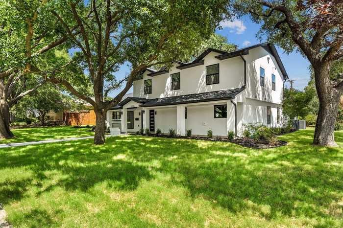 photo 2: 13306 Rolling Hills Lane, Dallas TX 75240